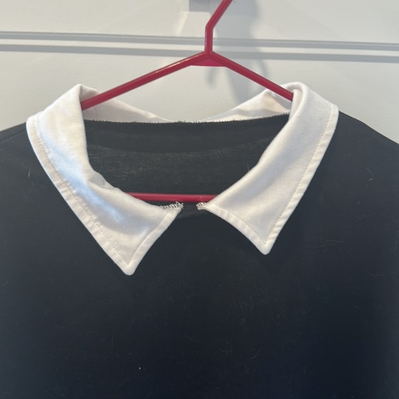 Black sweater with White collar - Picture 2 of 2